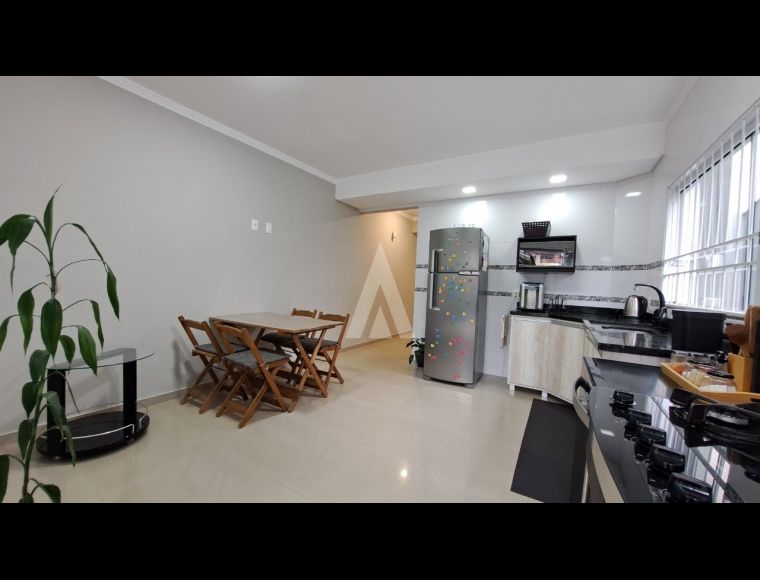 Casa no Bairro Santo Antônio em Joinville com 1 Dormitórios (2 suítes) - 26291N
