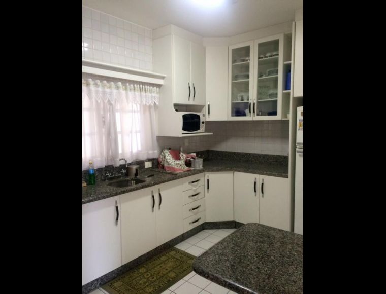 Casa no Bairro Santo Antônio em Joinville com 3 Dormitórios (1 suíte) e 135 m² - SR010