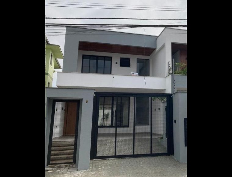 Casa no Bairro Santo Antônio em Joinville com 3 Dormitórios (3 suítes) e 198 m² - SR064