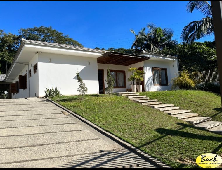 Casa no Bairro São Marcos em Joinville com 3 Dormitórios (1 suíte) e 458.3 m² - BU54185V