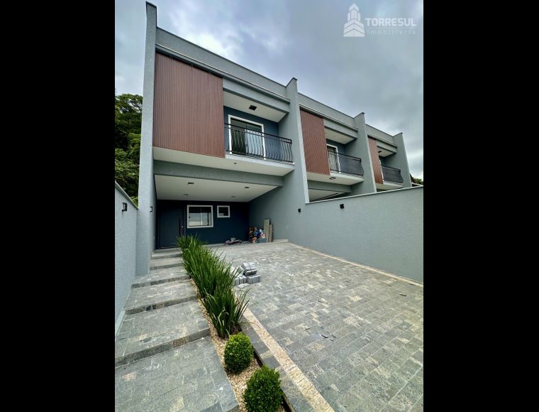 Casa no Bairro São Marcos em Joinville com 3 Dormitórios (1 suíte) e 142.2 m² - 70216583