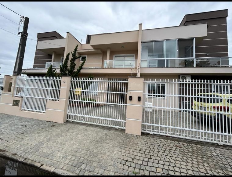 Casa no Bairro Vila Nova em Joinville com 3 Dormitórios (1 suíte) - LG9210
