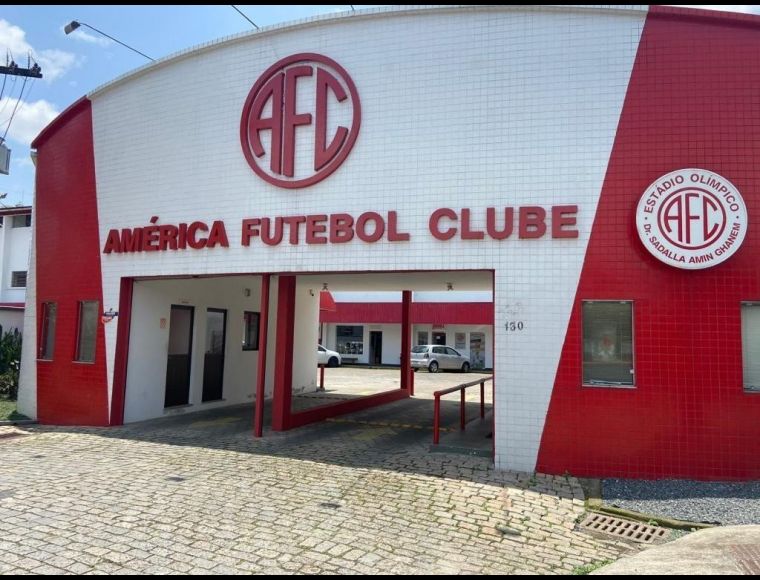 Sala/Escritório no Bairro América em Joinville - LC170