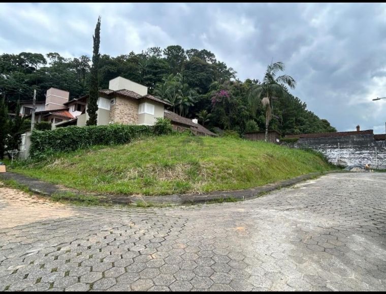 Terreno no Bairro América em Joinville com 720 m² - LG9296