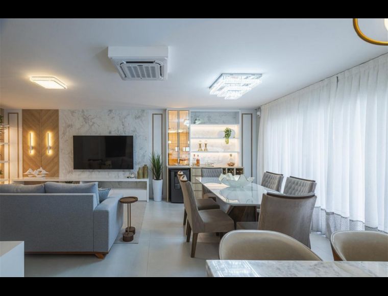 Apartamento no Bairro Centro em Navegantes com 3 Dormitórios (3 suítes) e 162.93 m² - 35717993