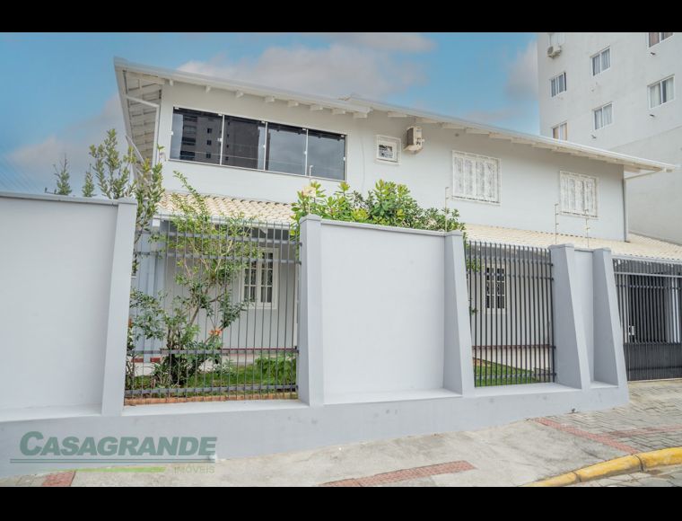 Casa no Bairro Gravatá em Navegantes com 4 Dormitórios (2 suítes) e 310 m² - 3342185