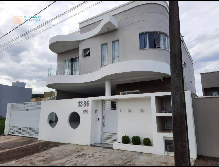 Casa no Bairro Gravatá em Navegantes com 4 Dormitórios (2 suítes) e 422 m² - CA0002