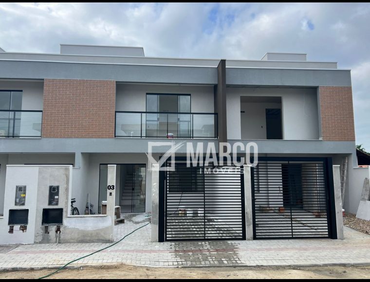 Casa no Bairro Gravatá em Navegantes com 3 Dormitórios (1 suíte) e 105 m² - 6688059
