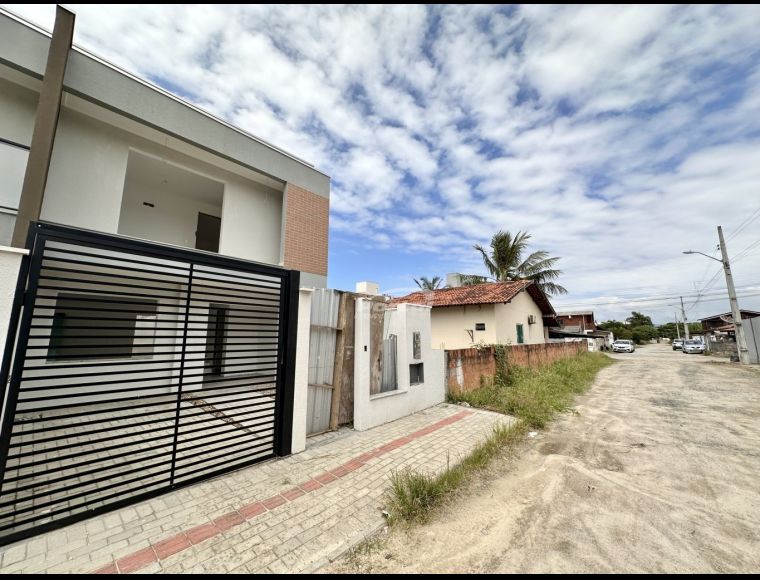 Casa no Bairro Gravatá em Navegantes com 3 Dormitórios (1 suíte) e 116 m² - 35710105