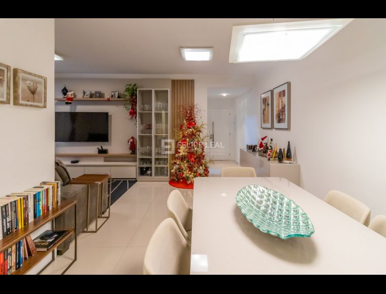 Apartamento no Bairro Centro em Palhoça com 3 Dormitórios (3 suítes) e 118 m² - 20656