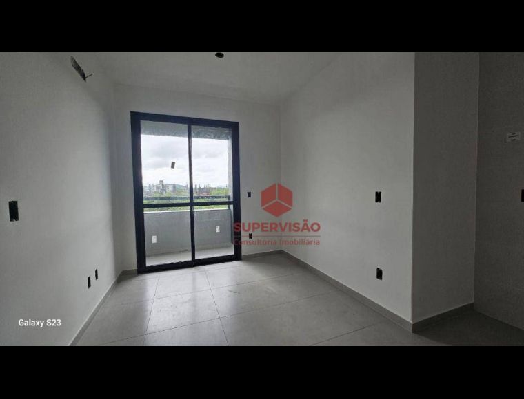 Apartamento no Bairro Nova Palhoça em Palhoça com 2 Dormitórios (1 suíte) e 68 m² - AP2730