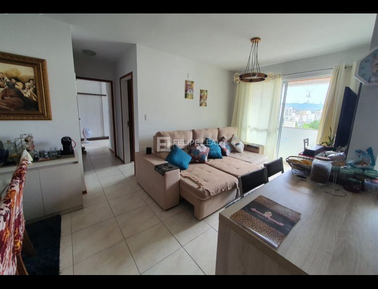 Apartamento no Bairro Pagani em Palhoça com 2 Dormitórios (1 suíte) e 65 m² - 20540