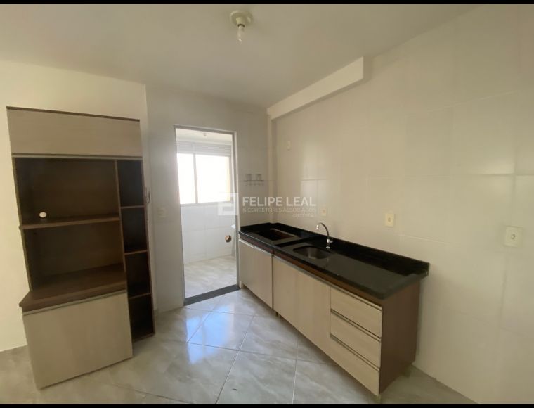 Apartamento no Bairro Ponte do Imaruim em Palhoça com 2 Dormitórios e 60 m² - 21194