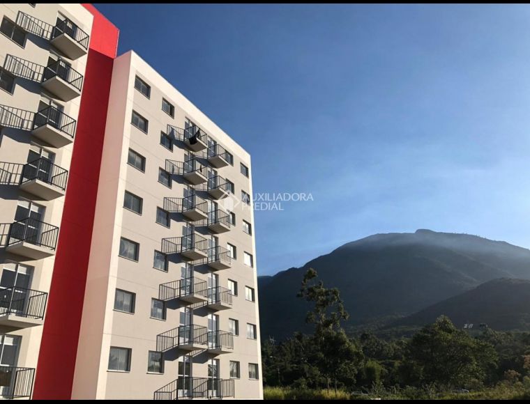 Apartamento no Bairro Praia de Fora em Palhoça com 2 Dormitórios - 701595