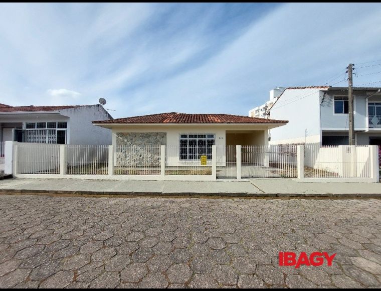 Casa no Bairro Centro em Palhoça com 4 Dormitórios (1 suíte) e 90 m² - 98780