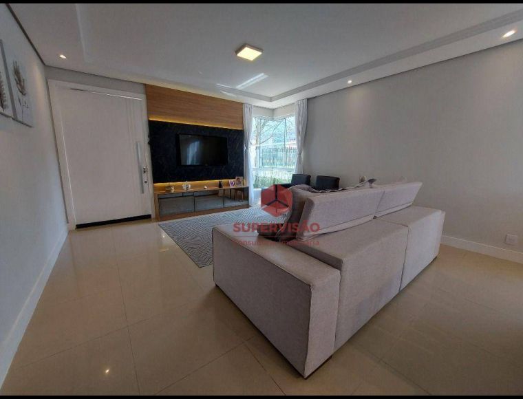 Casa no Bairro Pedra Branca em Palhoça com 3 Dormitórios (3 suítes) e 216 m² - CA0801