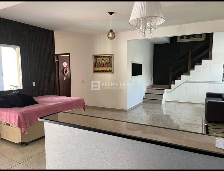 Casa no Bairro Pinheira em Palhoça com 3 Dormitórios (1 suíte) e 300 m² - 20503