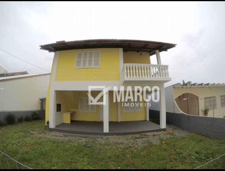 Casa no Bairro Centro em Penha com 3 Dormitórios (1 suíte) e 140 m² - 6688455