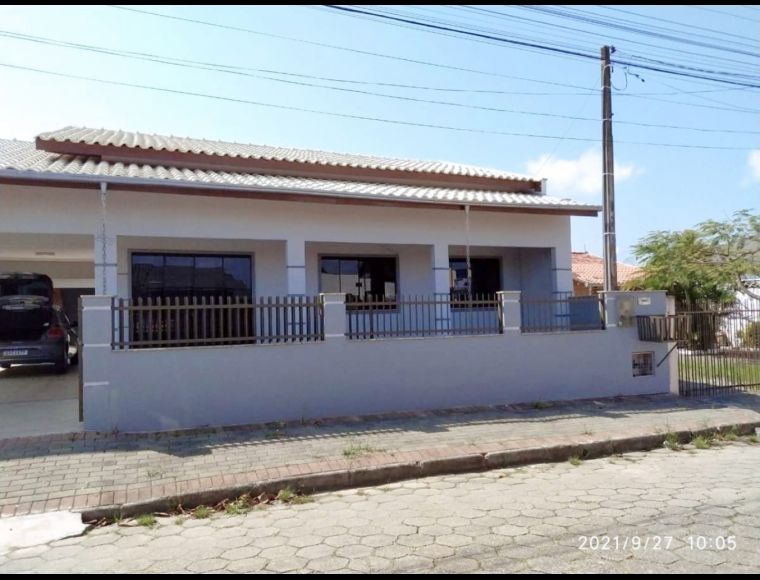 Casa no Bairro Centro em Penha com 4 Dormitórios (1 suíte) - 475294