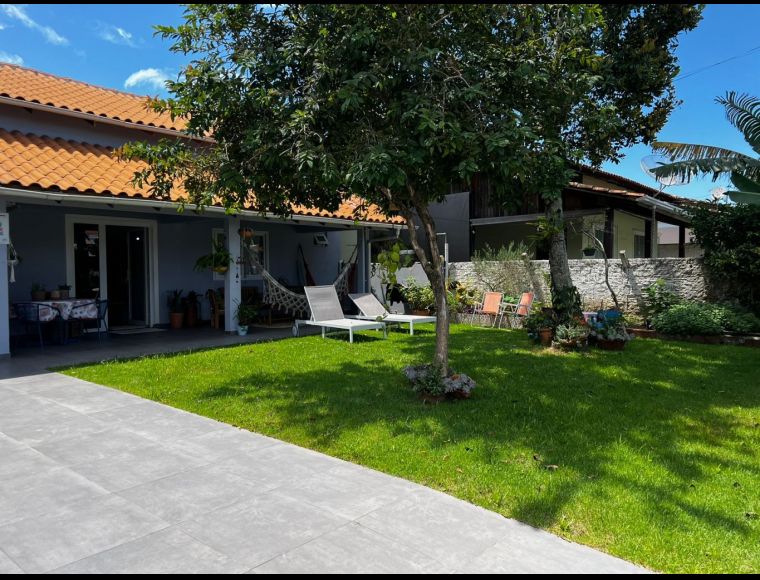 Casa no Bairro Praia de Armação do Itapocorói em Penha com 2 Dormitórios (1 suíte) e 196.3 m² - 70211127