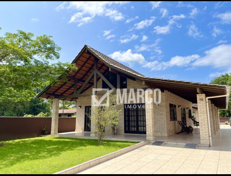 Casa no Bairro Centro em Pomerode com 4 Dormitórios (1 suíte) e 250 m² - 6688336
