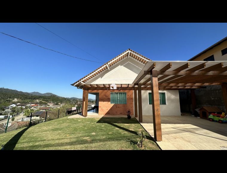 Casa no Bairro Ribeirão Areia em Pomerode com 3 Dormitórios (1 suíte) e 240 m² - CA00005