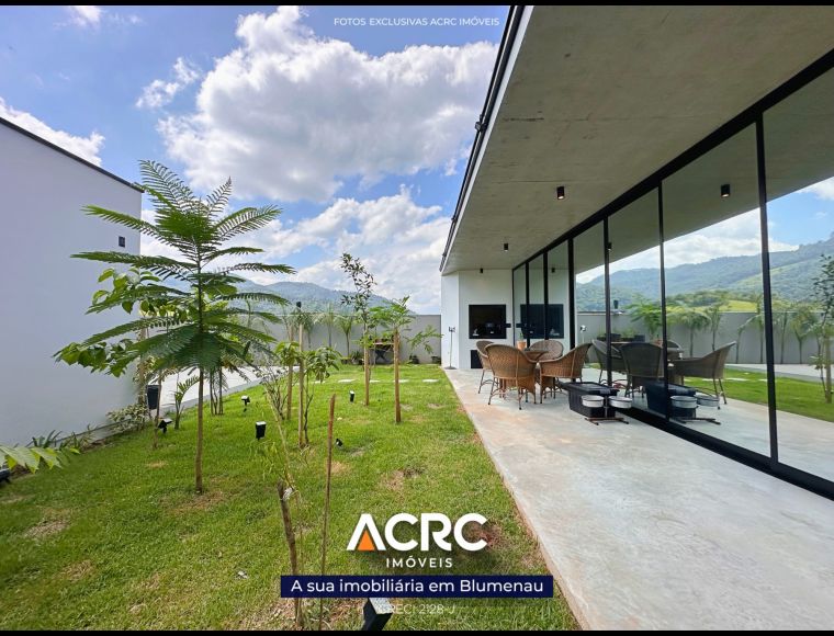 Casa no Bairro Ribeirão Herdt em Pomerode com 5 Dormitórios (4 suítes) e 508 m² - CA02875V