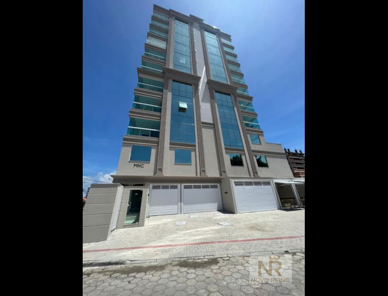 Apartamento no Bairro Perequê em Porto Belo com 3 Dormitórios (3 suítes) e 120503.8 m² - 5010021