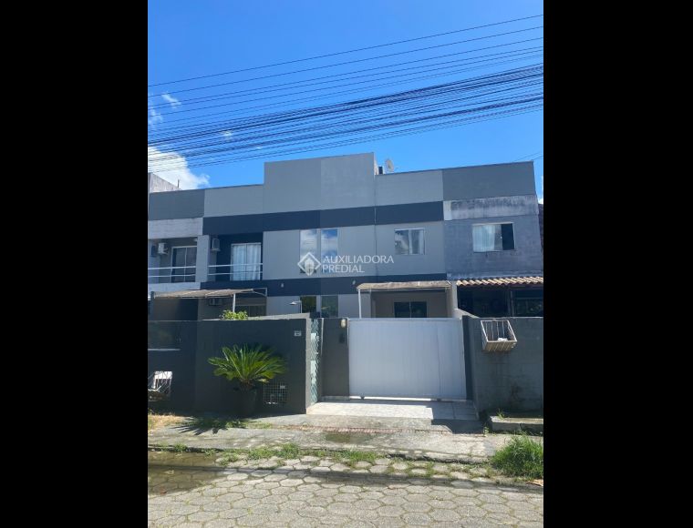 Casa no Bairro Perequê em Porto Belo com 3 Dormitórios (1 suíte) - 464284