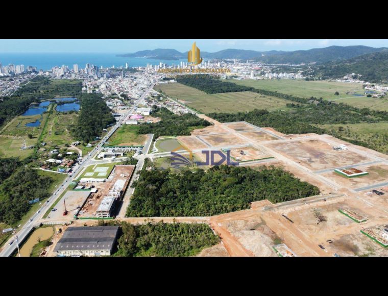 Terreno no Bairro Perequê em Porto Belo com 372 m² - TE0013