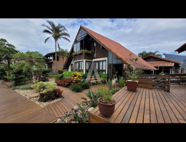 Casa no Bairro Ubatuba em São Francisco do Sul com 7 Dormitórios (1 suíte) - 27532