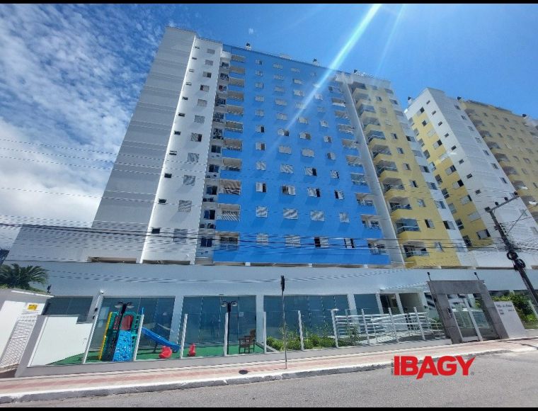 Apartamento no Bairro Areias em São José com 2 Dormitórios (1 suíte) e 69.2 m² - 120588