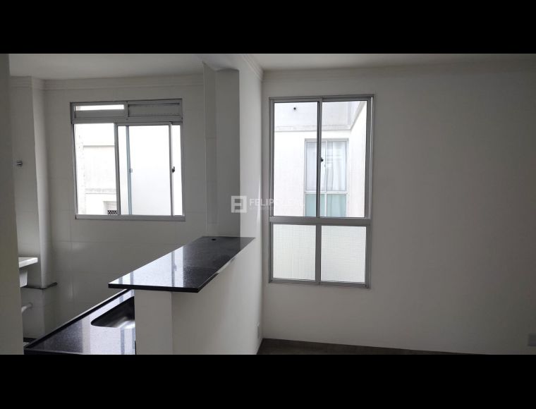 Apartamento no Bairro Areias em São José com 2 Dormitórios e 48 m² - 21255