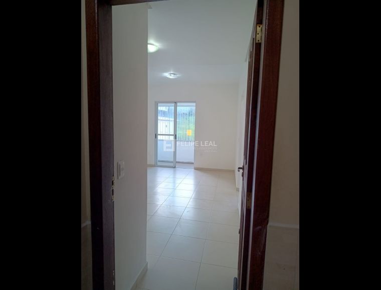 Apartamento no Bairro Areias em São José com 2 Dormitórios e 52 m² - 21387