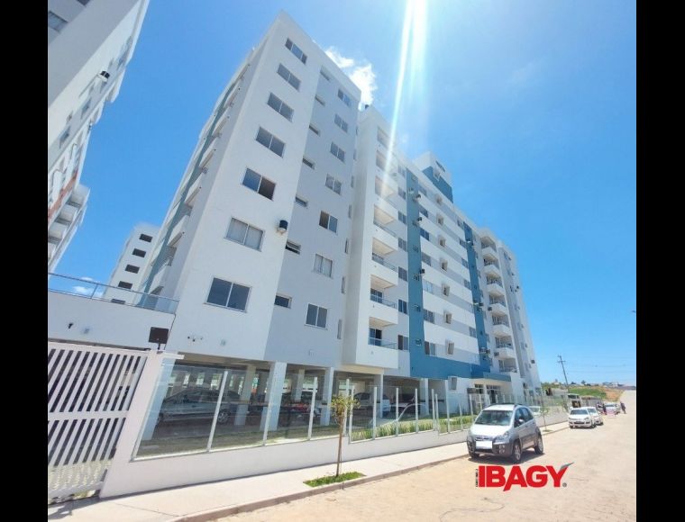 Apartamento no Bairro Areias em São José com 2 Dormitórios (1 suíte) e 71.43 m² - 123623