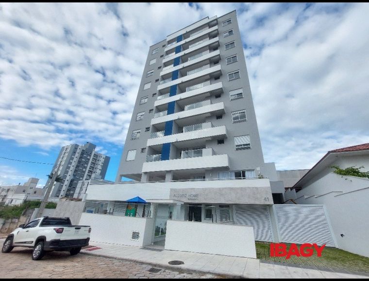 Apartamento no Bairro Barreiros em São José com 2 Dormitórios (1 suíte) e 75.89 m² - 121445