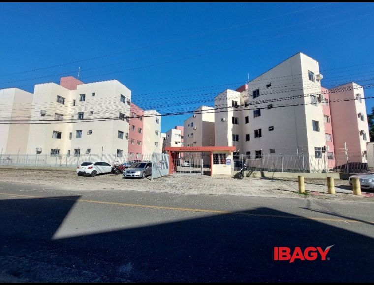 Apartamento no Bairro Barreiros em São José com 2 Dormitórios e 47.39 m² - 122532