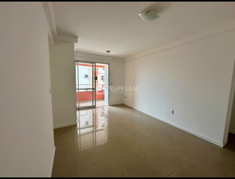 Apartamento no Bairro Barreiros em São José com 3 Dormitórios (1 suíte) e 84 m² - 21338