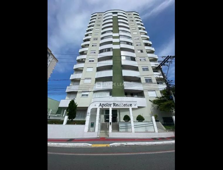 Apartamento no Bairro Barreiros em São José com 2 Dormitórios (1 suíte) e 80 m² - 21415
