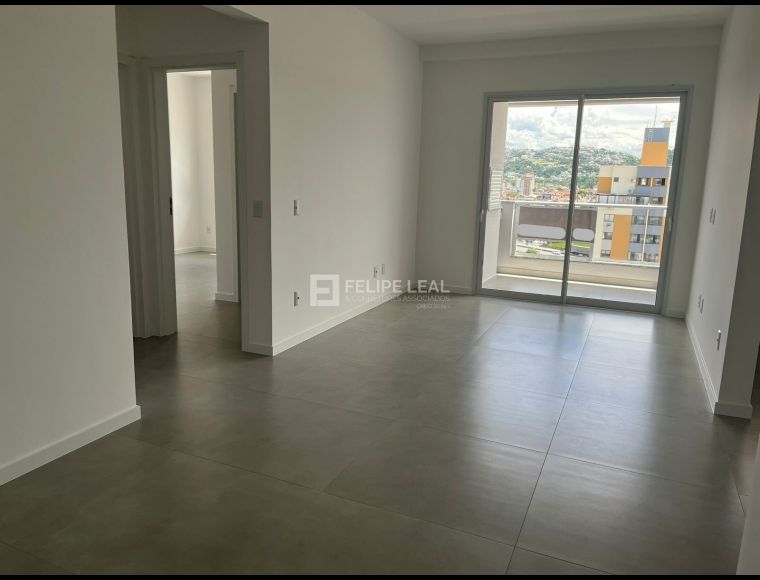 Apartamento no Bairro Barreiros em São José com 2 Dormitórios (1 suíte) e 76 m² - 21438