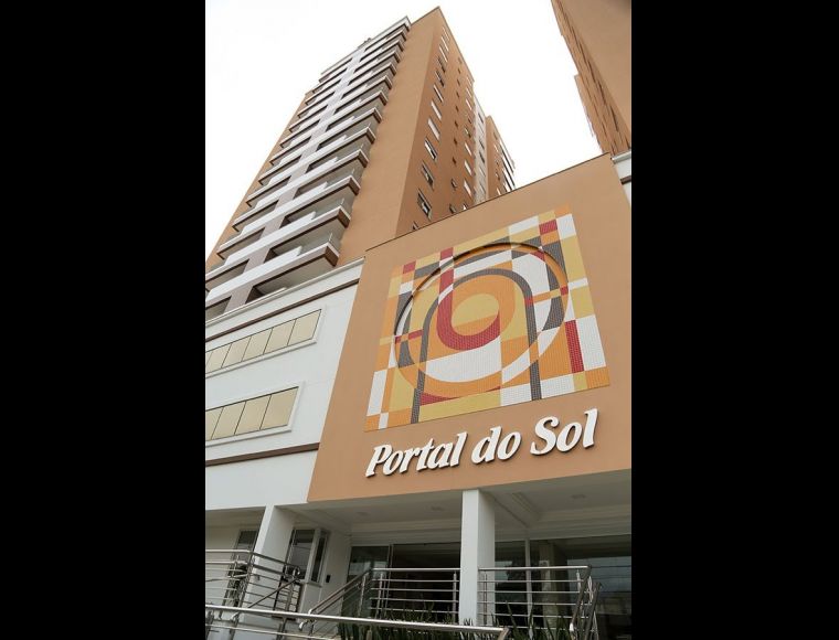 Apartamento no Bairro Campinas em São José com 3 Dormitórios (1 suíte) e 108 m² - 356