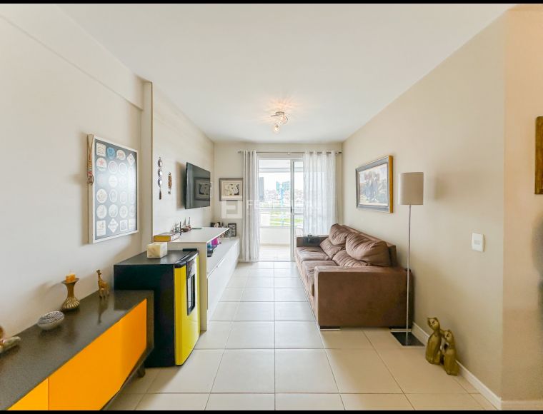 Apartamento no Bairro Campinas em São José com 3 Dormitórios (1 suíte) e 90 m² - 20984