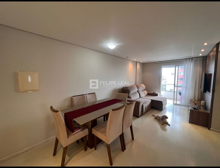 Apartamento no Bairro Campinas em São José com 2 Dormitórios (1 suíte) e 62 m² - 21307
