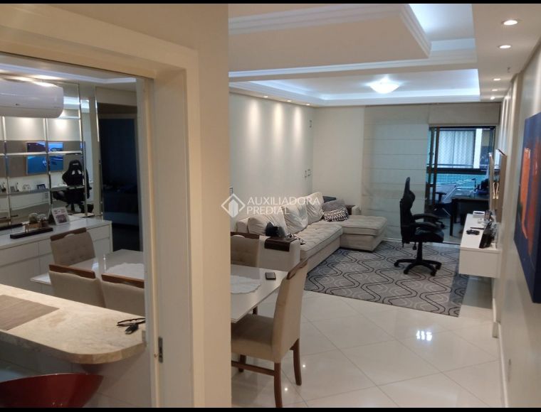 Apartamento no Bairro Campinas em São José com 3 Dormitórios (1 suíte) - 469767