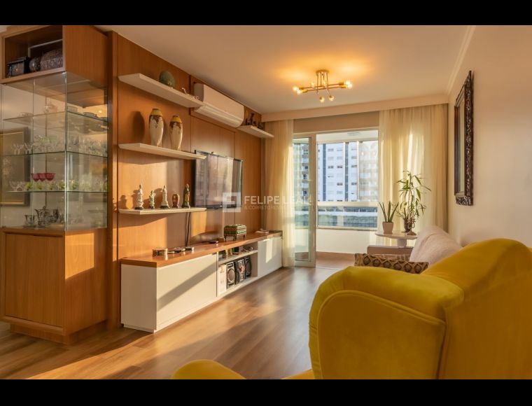 Apartamento no Bairro Campinas em São José com 2 Dormitórios (1 suíte) e 110 m² - 21339