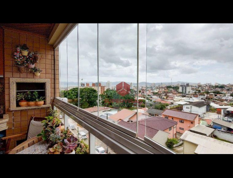 Apartamento no Bairro Ipiranga em São José com 3 Dormitórios (1 suíte) e 110 m² - AP2727