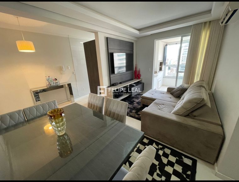 Apartamento no Bairro Kobrasol I em São José com 2 Dormitórios (1 suíte) e 69 m² - 20399