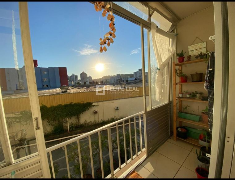 Apartamento no Bairro Kobrasol I em São José com 3 Dormitórios (1 suíte) e 90 m² - 21374