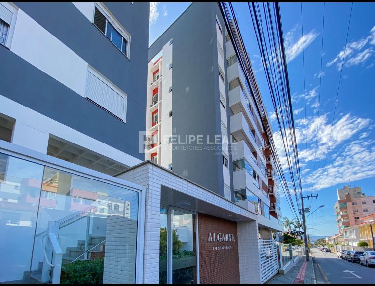 Apartamento no Bairro Praia Comprida em São José com 2 Dormitórios (2 suítes) e 79 m² - 20601