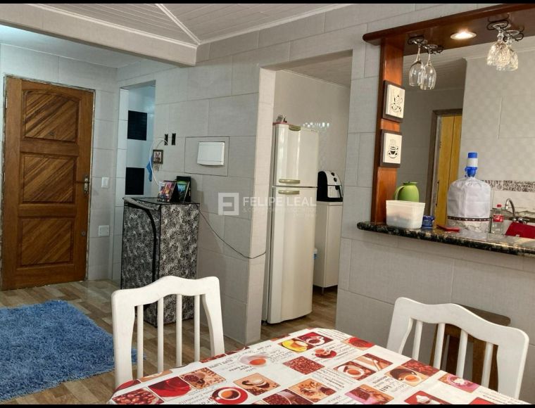 Apartamento no Bairro Praia Comprida em São José com 2 Dormitórios e 50 m² - 21385